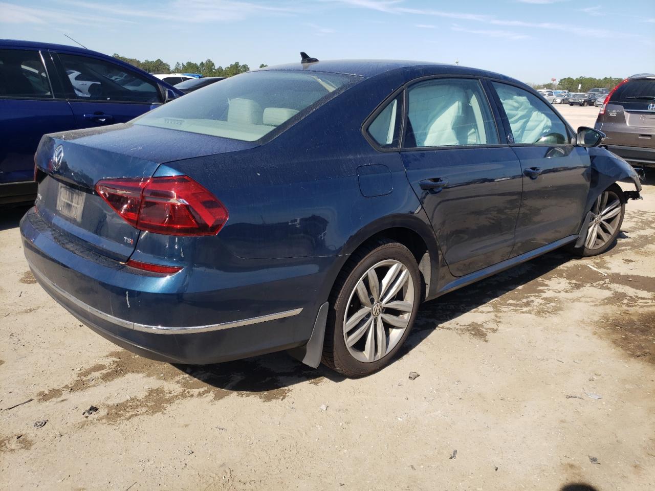 2019 VOLKSWAGEN Passat VIN 1VWLA7A32KC011351 photo 3