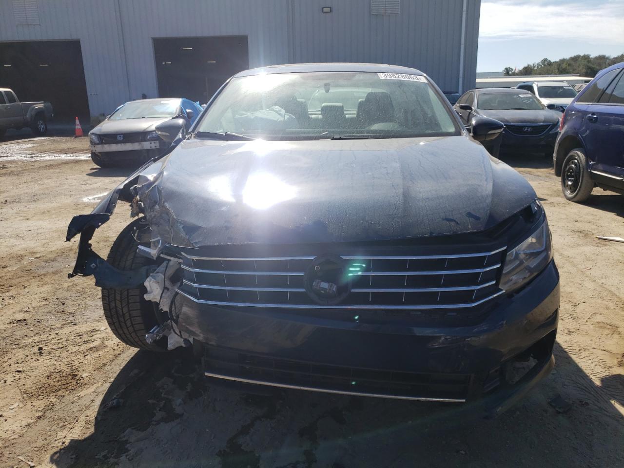 2019 VOLKSWAGEN Passat VIN 1VWLA7A32KC011351 photo 5