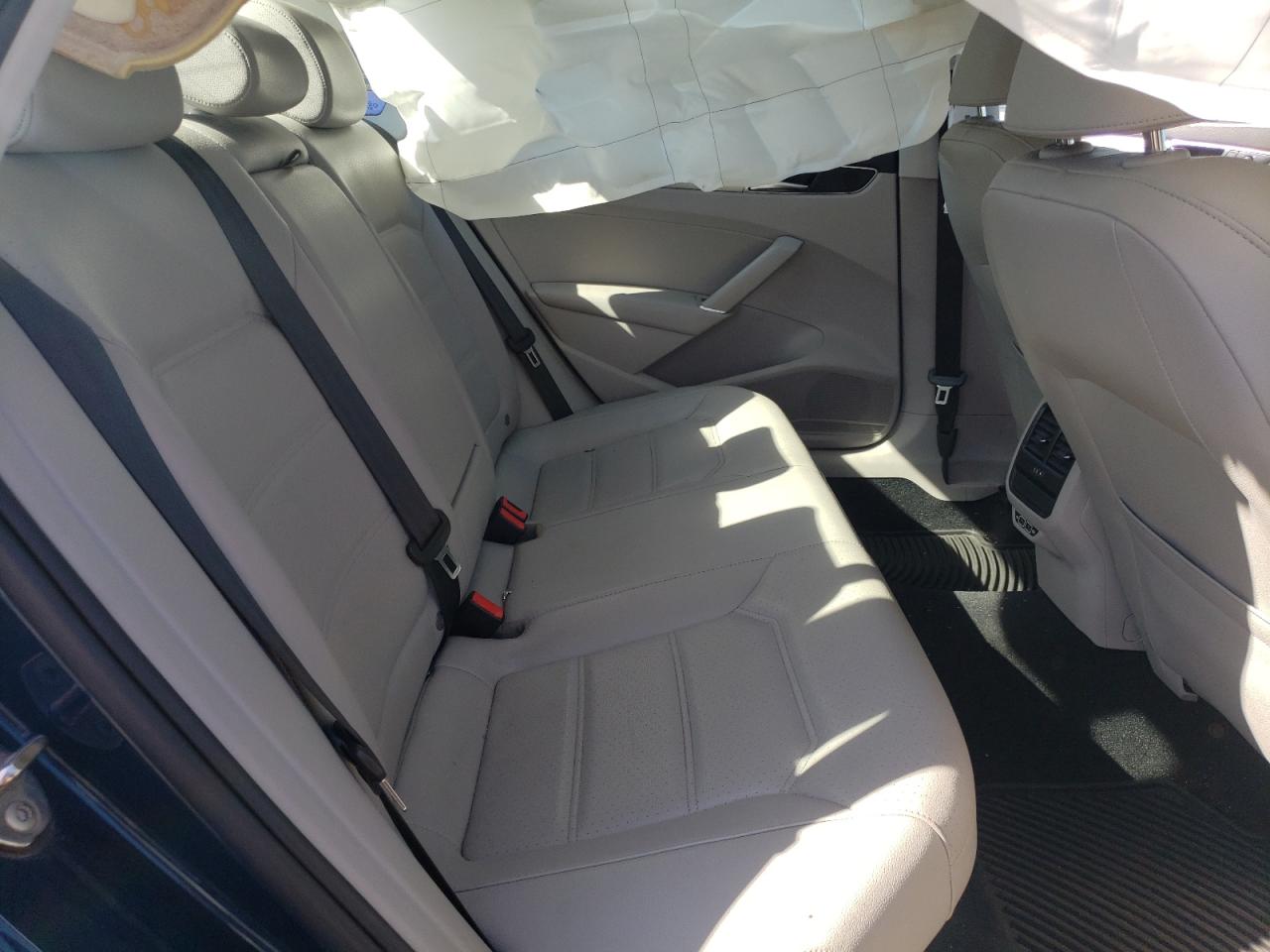 2019 VOLKSWAGEN Passat VIN 1VWLA7A32KC011351 photo 10