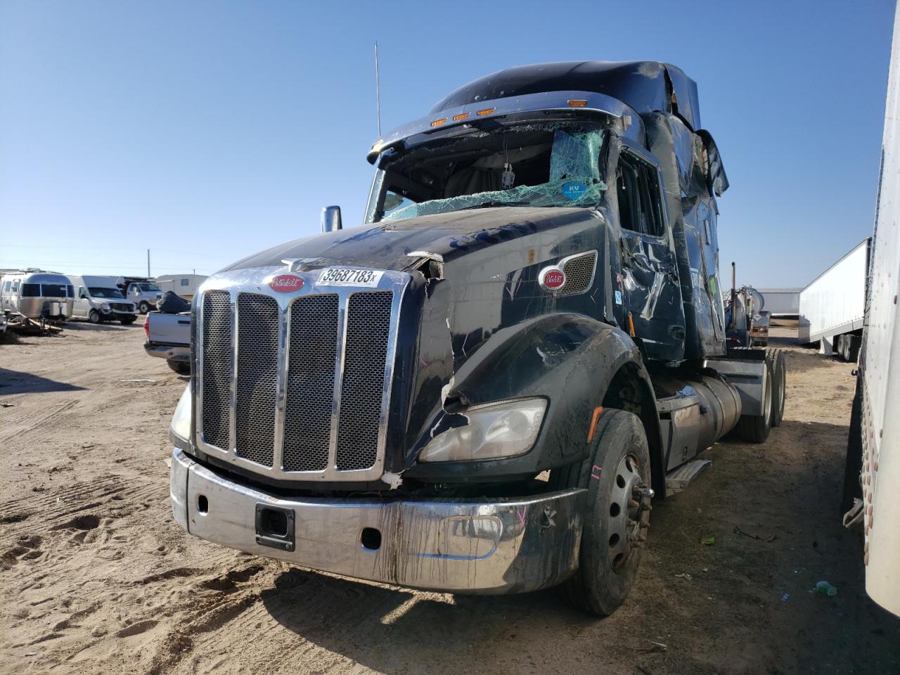 2017 PETERBILT 579 VIN 1XPBDP9X7HD418919 photo 2