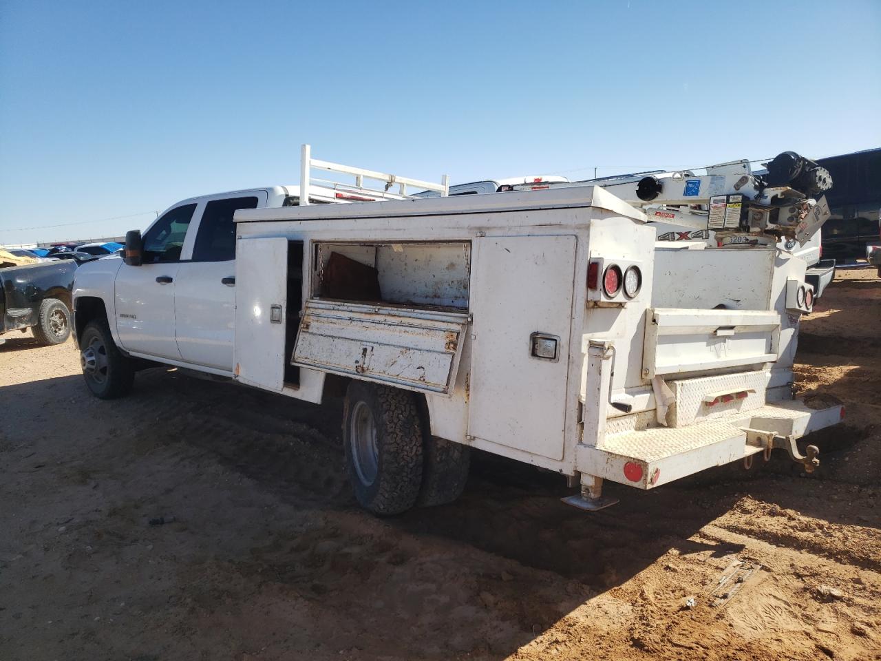 2019 CHEVROLET Silverado VIN 1GB4KVCY5KF152175 photo 2