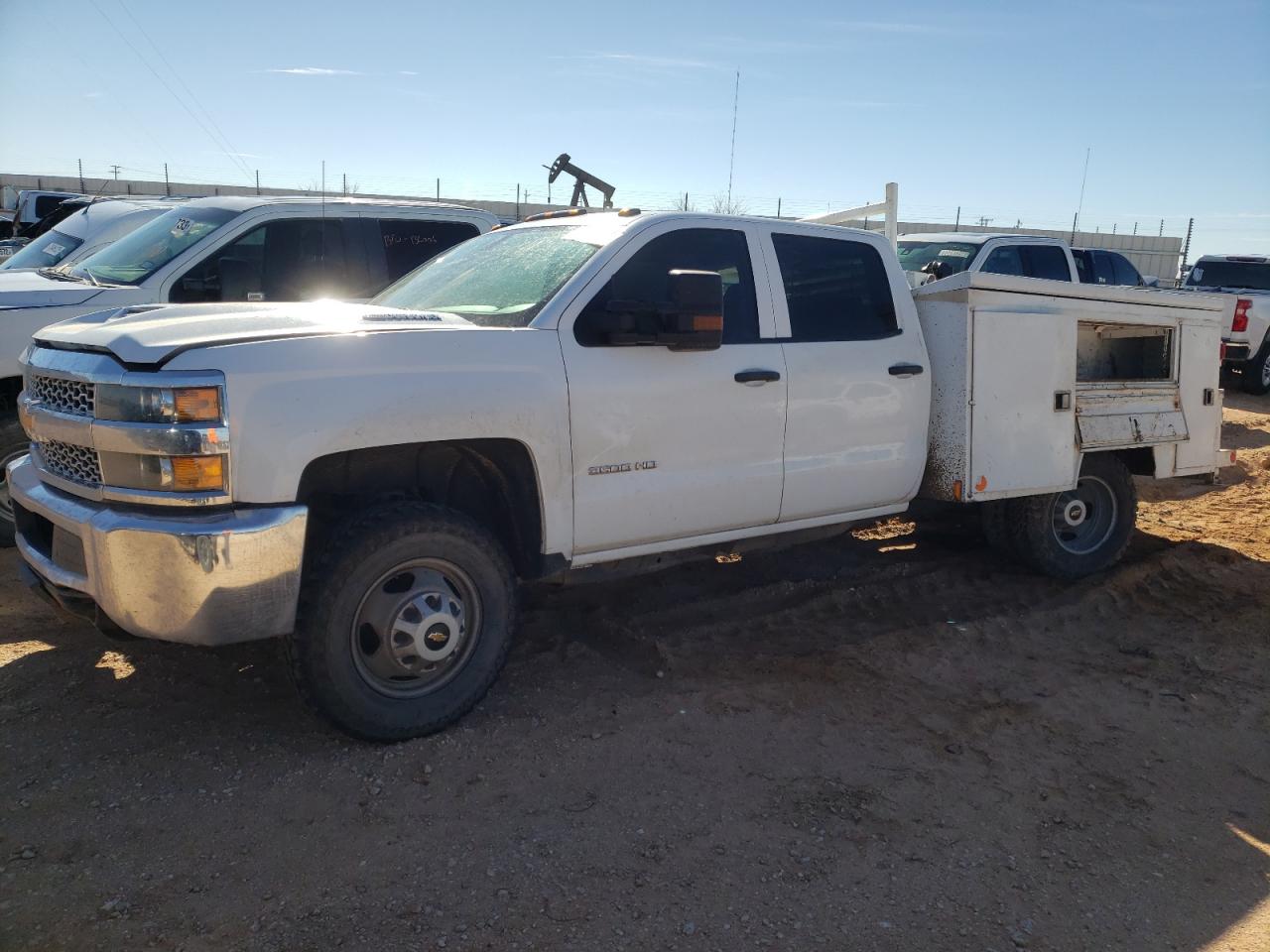 2019 CHEVROLET Silverado VIN 1GB4KVCY5KF152175 photo 1