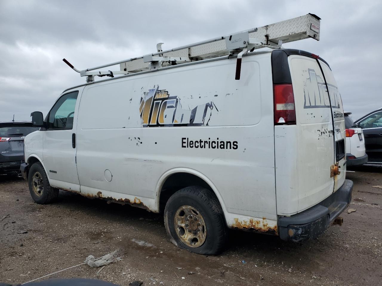 2012 Chevrolet Express 2500 VIN 1GCGG25V051126502 photo 2