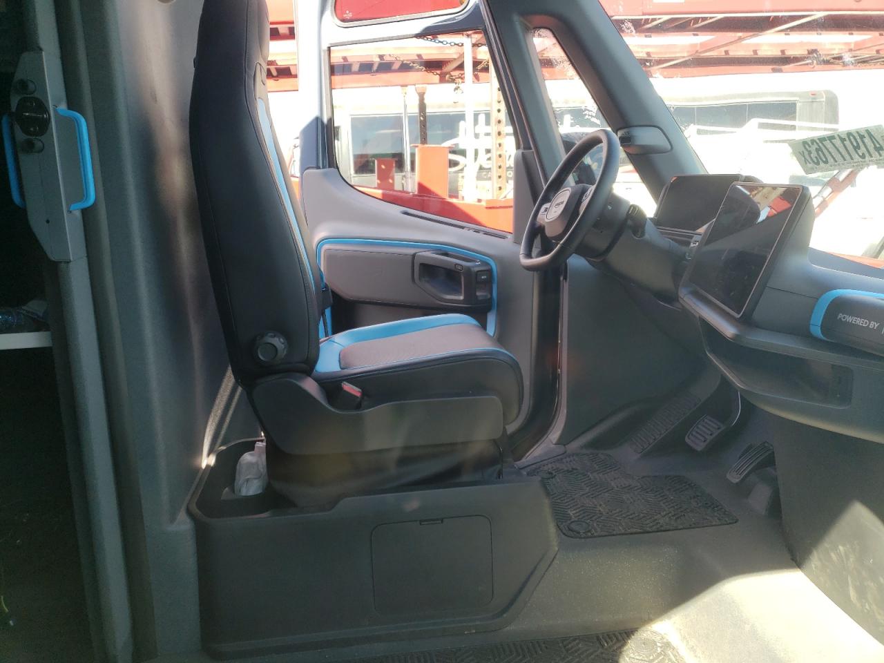 2022 RIVIAN Edv VIN 7FCEHDB7XNN002391 photo 11