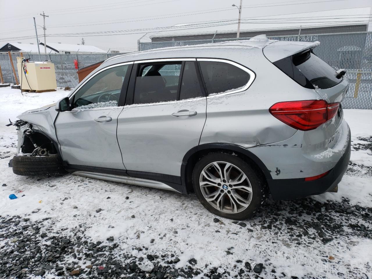 2018 BMW X1 VIN WBXHT3C37J3H31628 photo 2