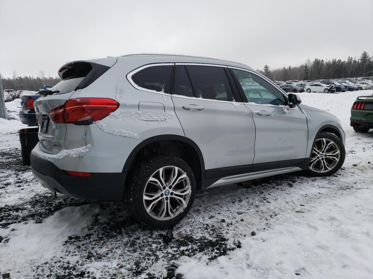 2018 BMW X1 VIN WBXHT3C37J3H31628 photo 3