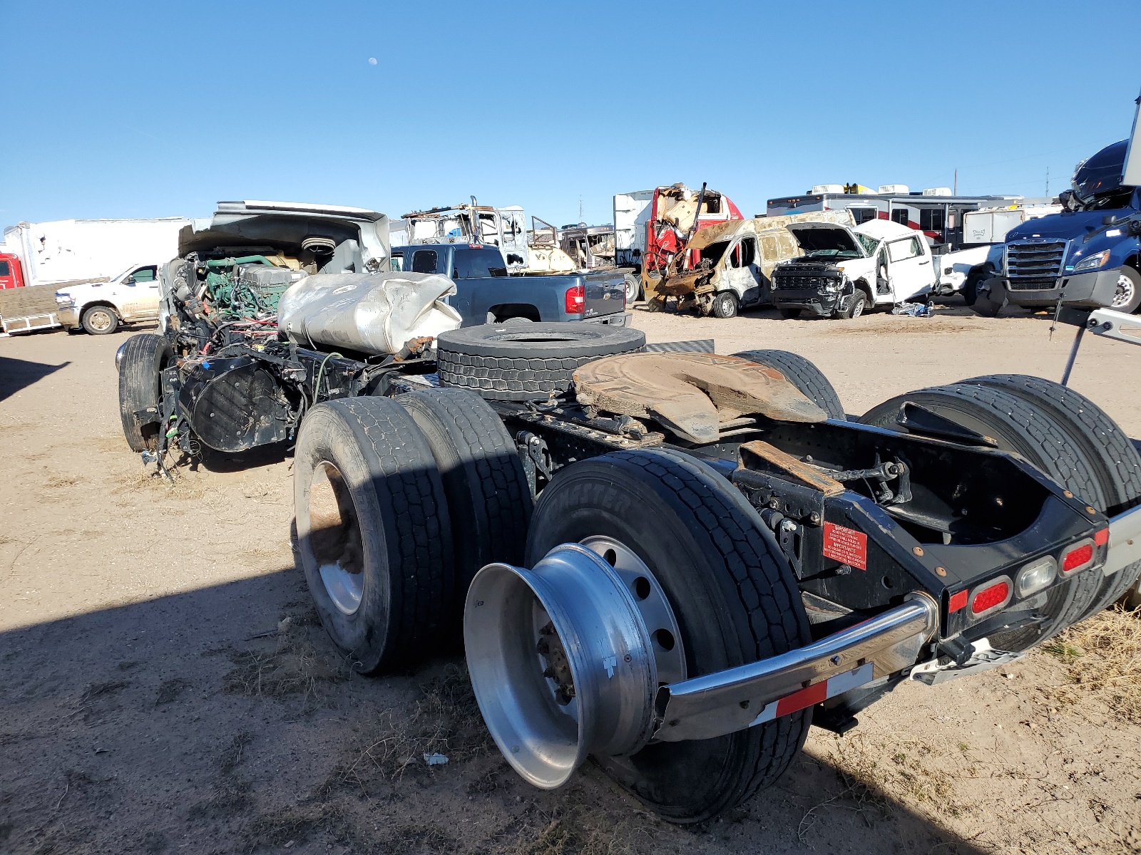 2019 VOLVO Vn VIN 4V4NC9EHXKN220546 photo 4