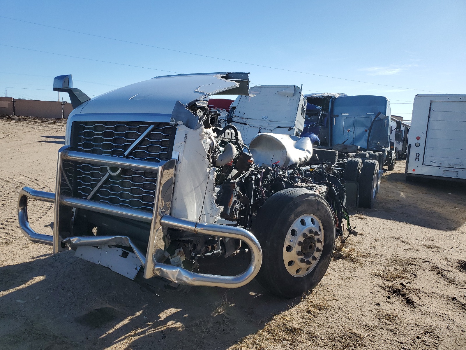 2019 VOLVO Vn VIN 4V4NC9EHXKN220546 photo 2