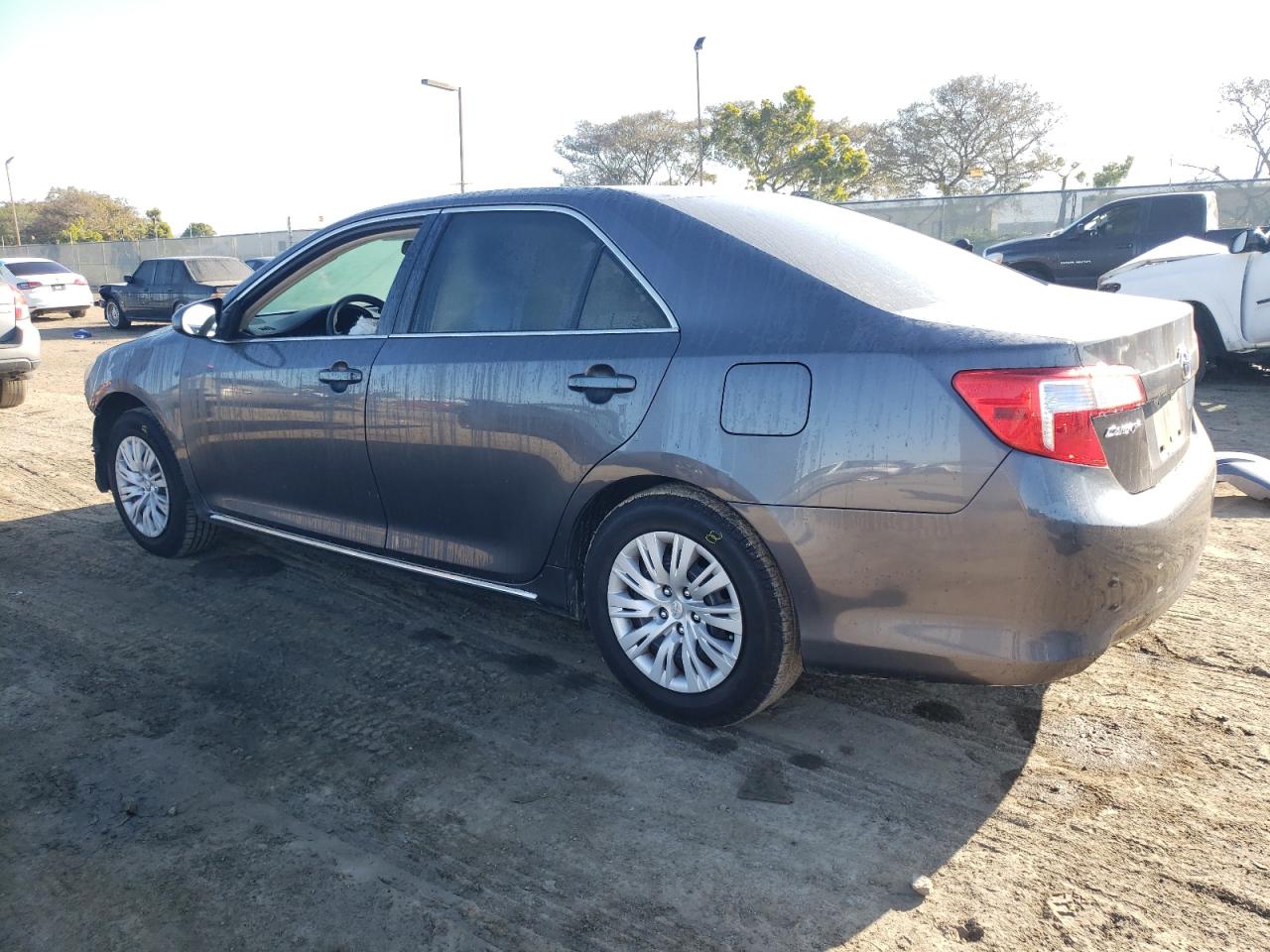 2012 Toyota Camry VIN 4T4BF1FK6CR257216 photo 2