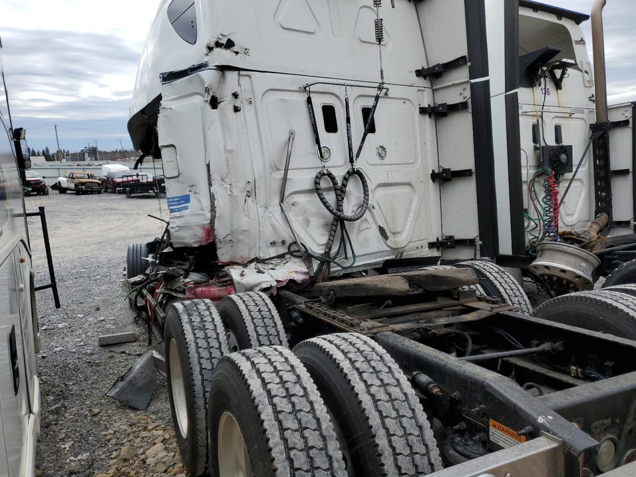 2015 FREIGHTLINER All other VIN 1FUJGLD56FLGC3807 photo 3