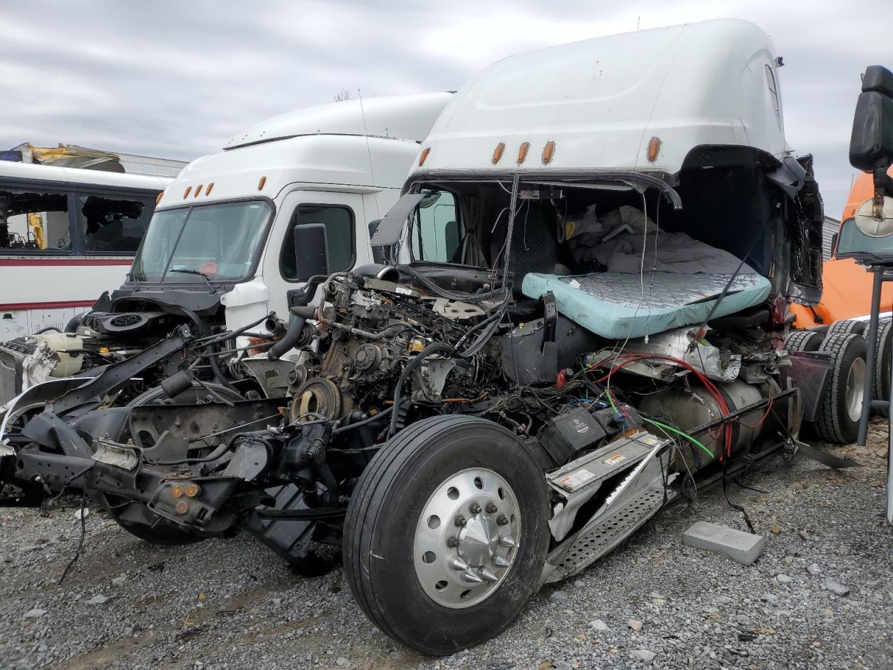 2015 FREIGHTLINER All other VIN 1FUJGLD56FLGC3807 photo 2