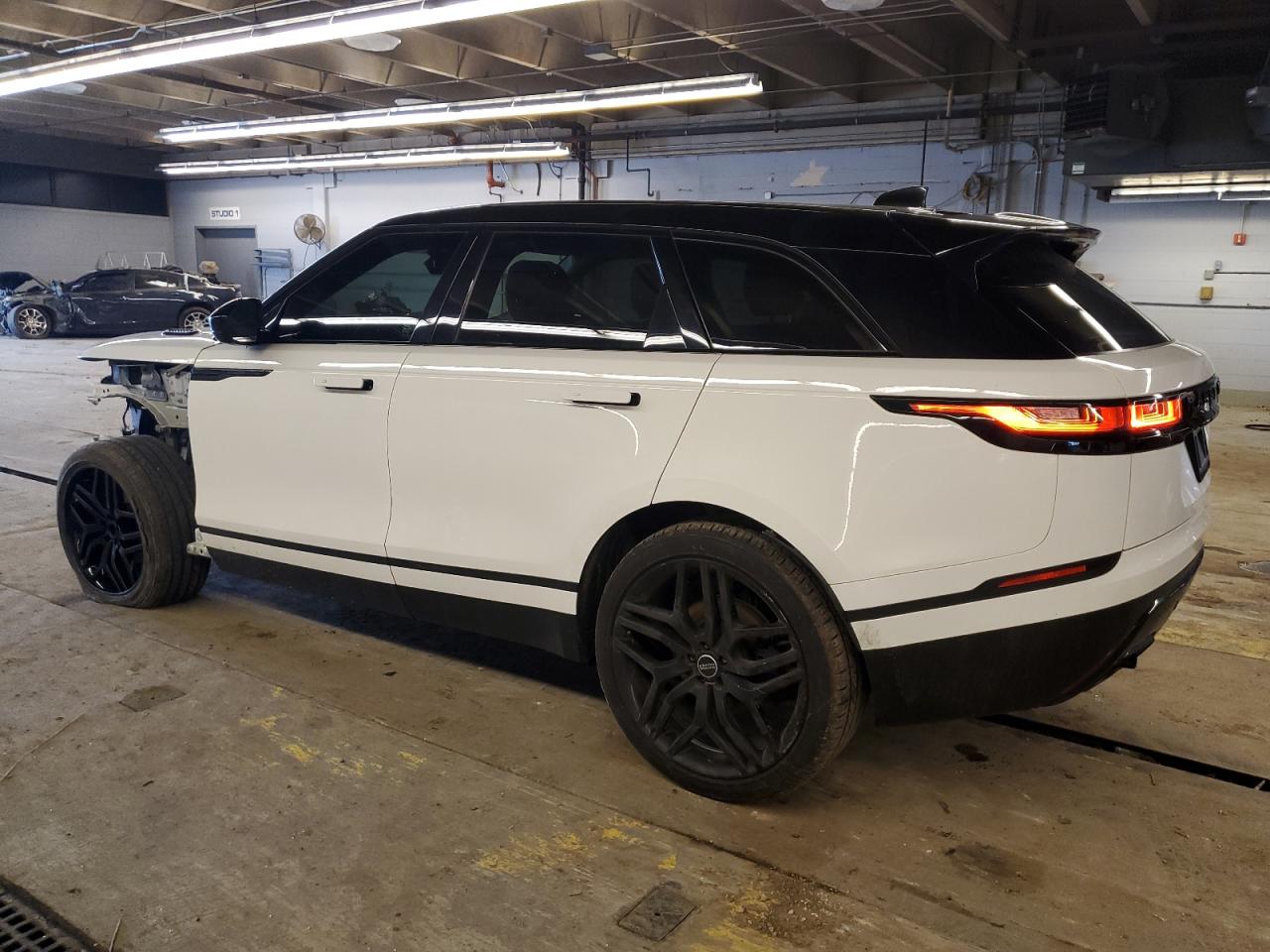 2018 Landau Rangerover VIN SALYA2RX5JA758805 photo 2
