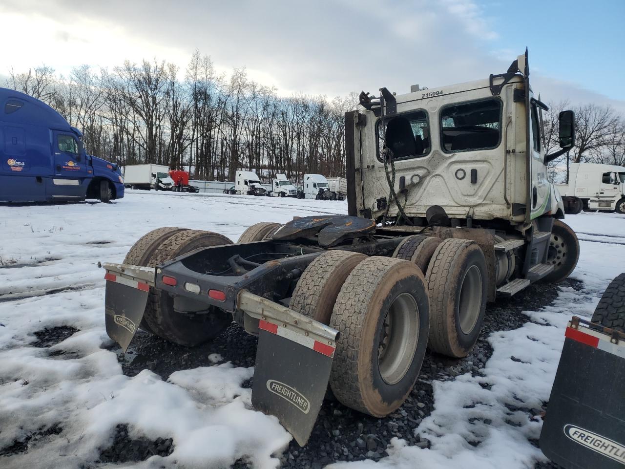 2021 FREIGHTLINER CASCADIA 116 VIN 3AKJHTDV6MSMR0241 photo 4