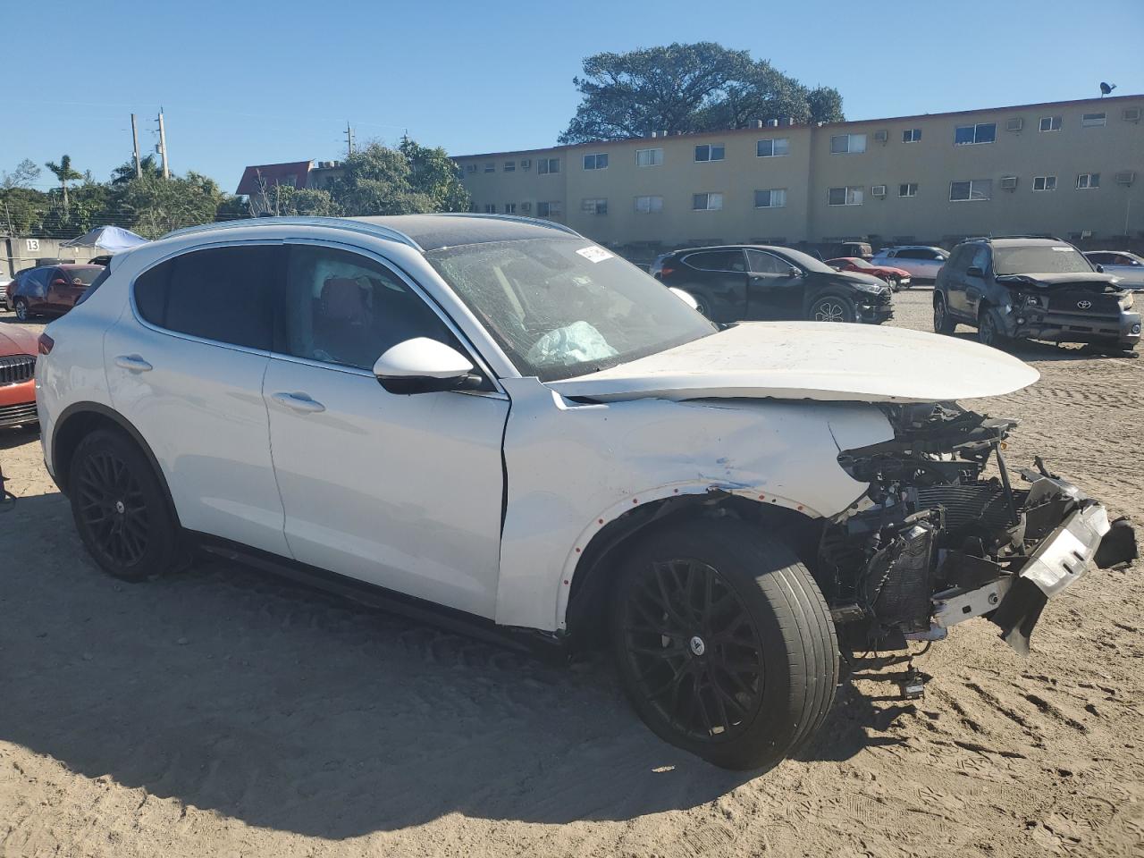 2021 ALFA Stelvio VIN ZASPAJAN4M7D15450 photo 4