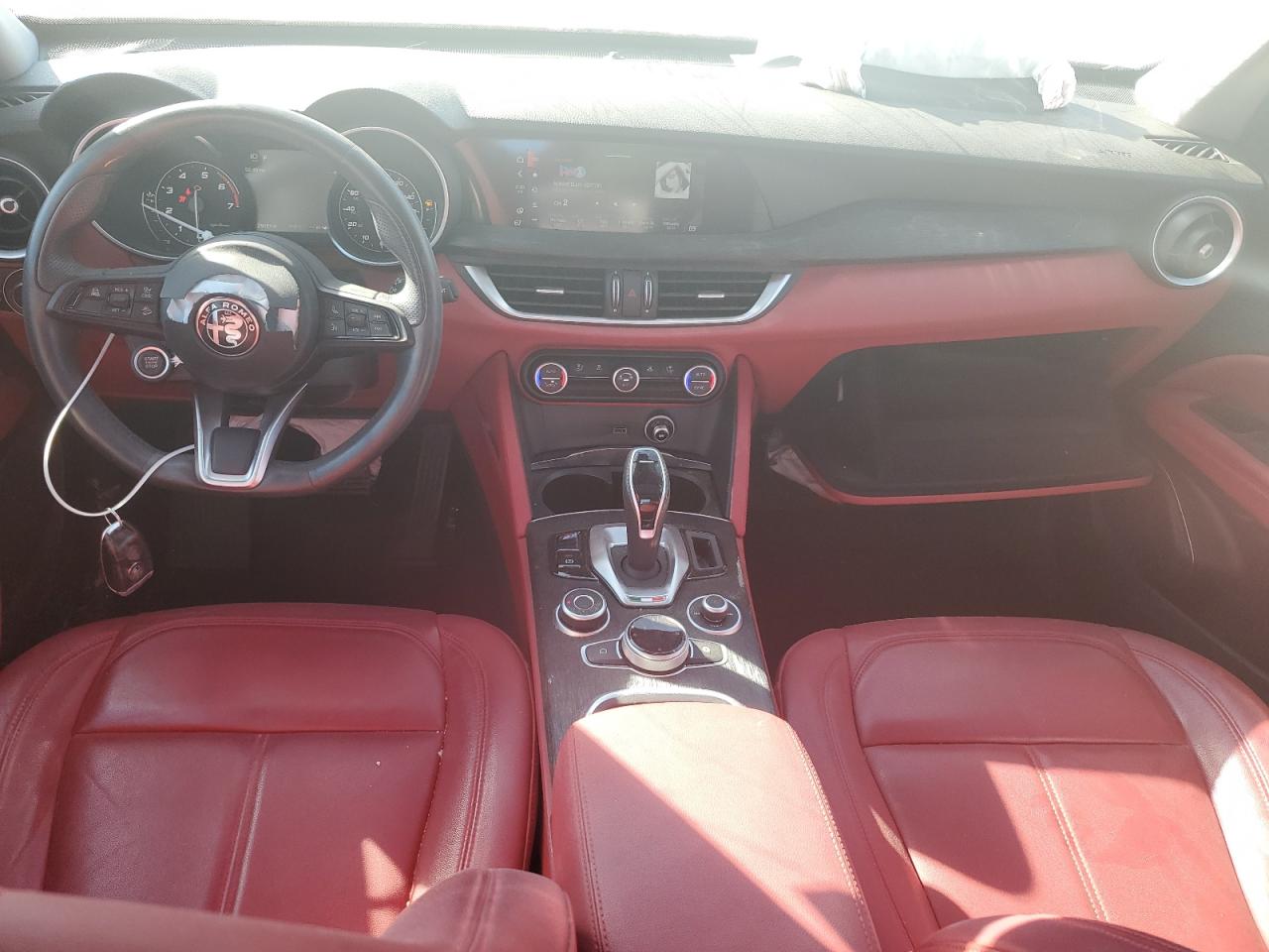 2021 ALFA Stelvio VIN ZASPAJAN4M7D15450 photo 8