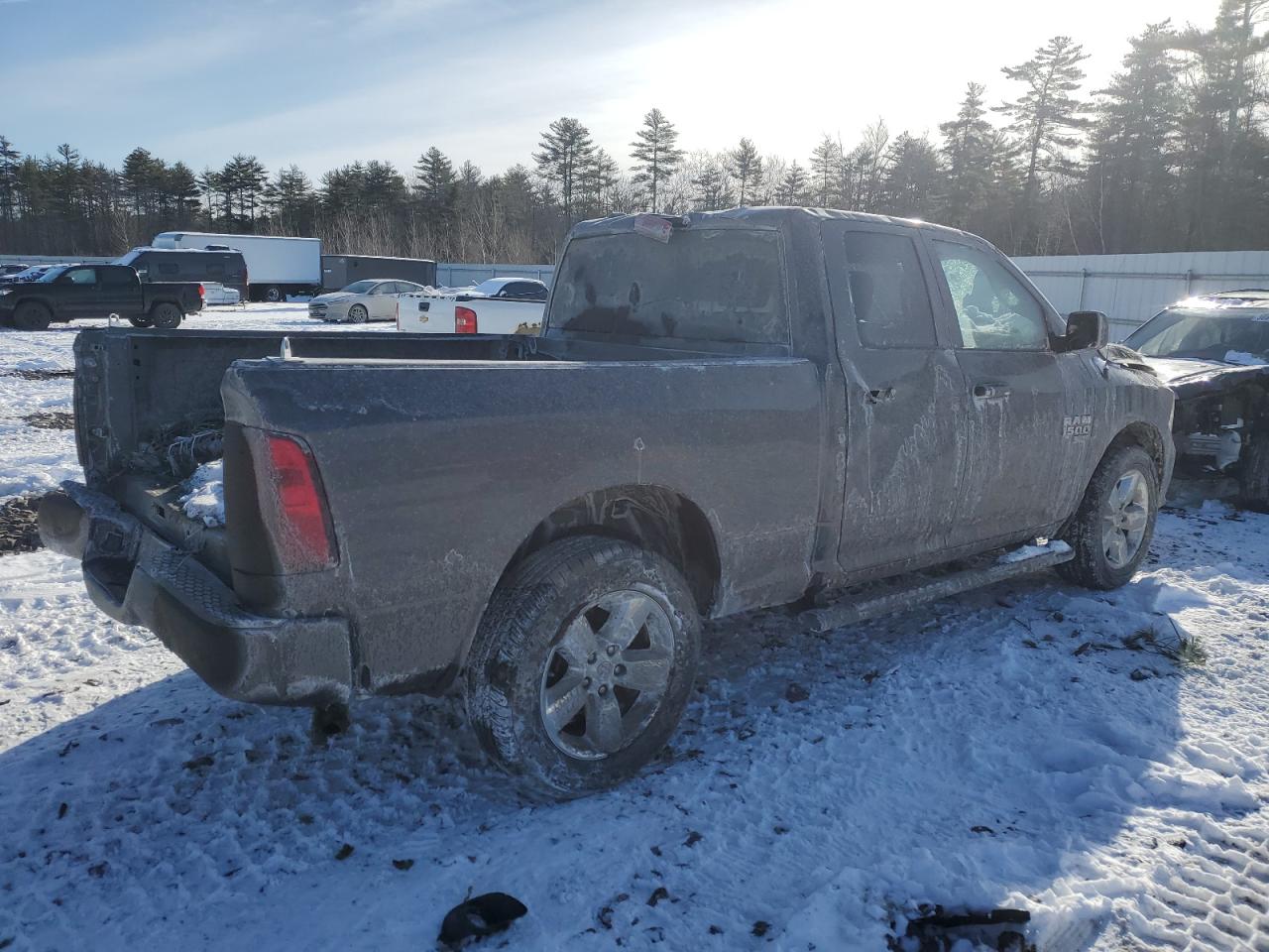 2019 RAM 1500 VIN 1C6RR7FG8KS583782 photo 3