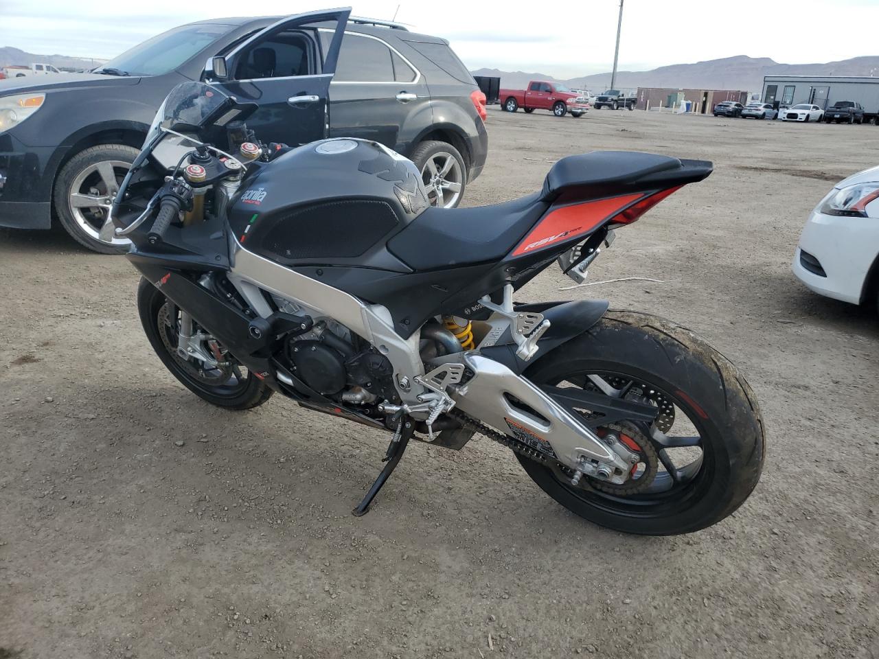 2017 APRILIA Motorcycle VIN ZD4KEU002HS000958 photo 3