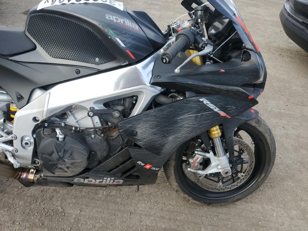 2017 APRILIA Motorcycle VIN ZD4KEU002HS000958 photo 9