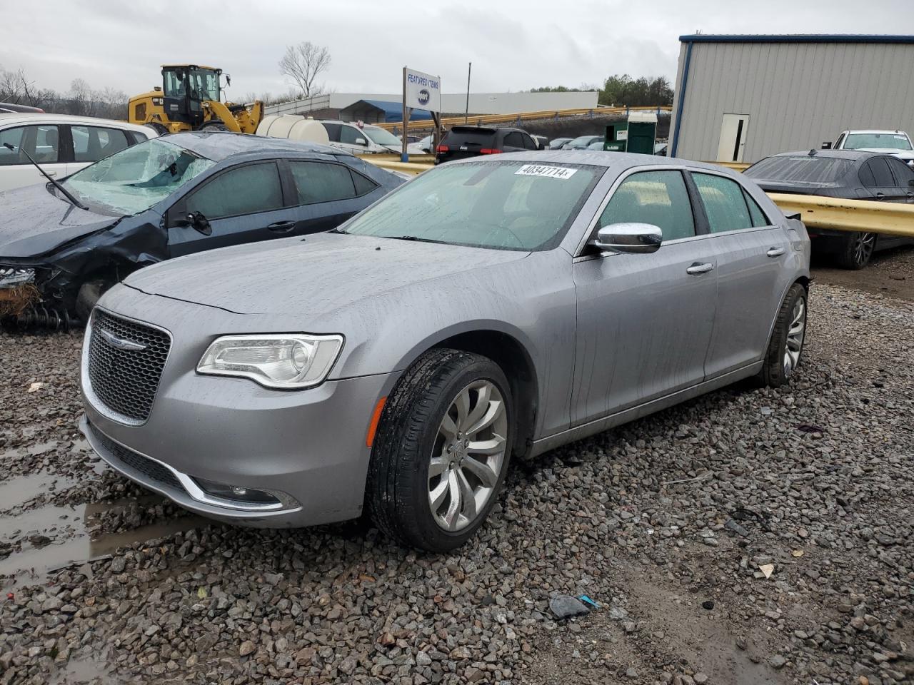 2018 Chrysler 300 VIN 2C3CCAEG0JH136632 photo 1