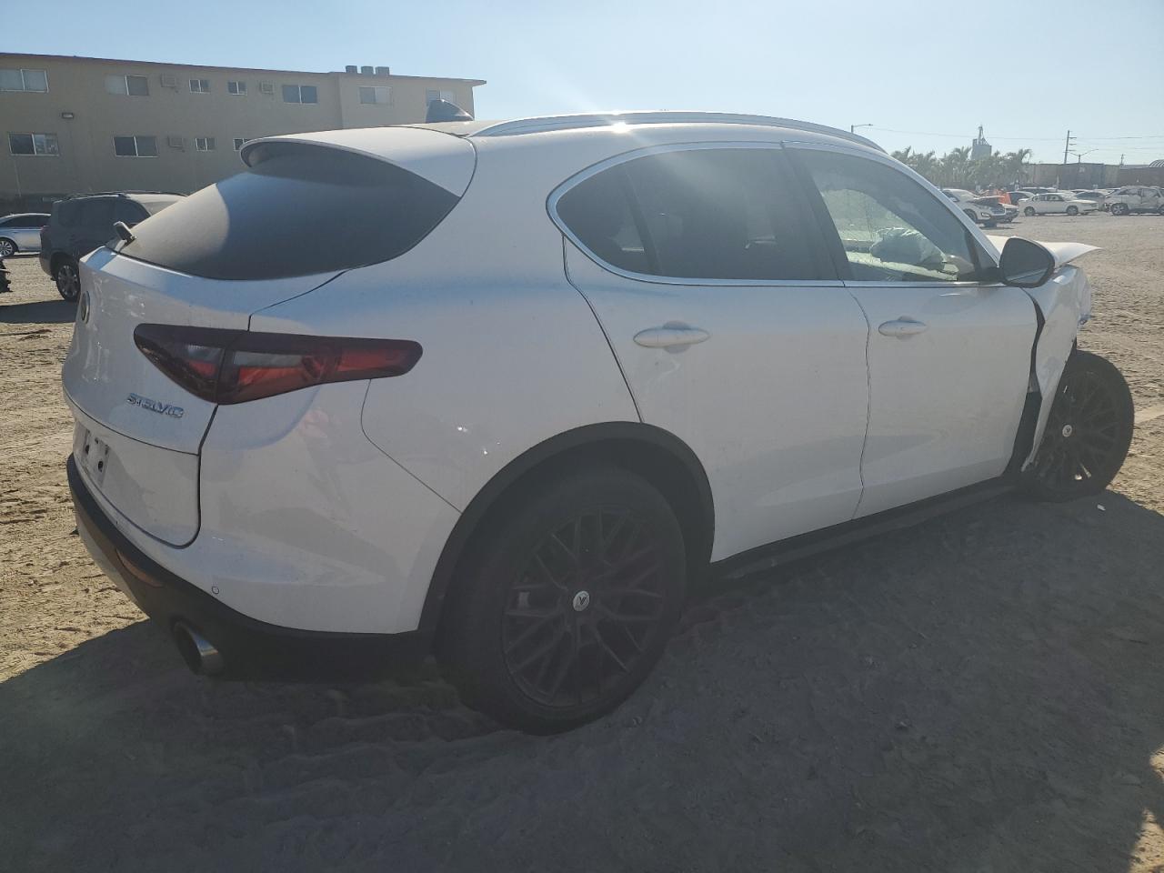 2021 ALFA Stelvio VIN ZASPAJAN4M7D15450 photo 3