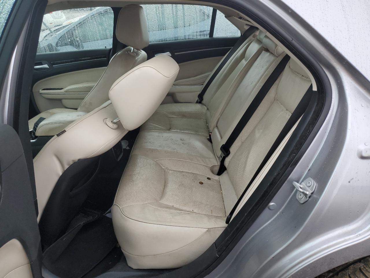 2018 Chrysler 300 VIN 2C3CCAEG0JH136632 photo 10