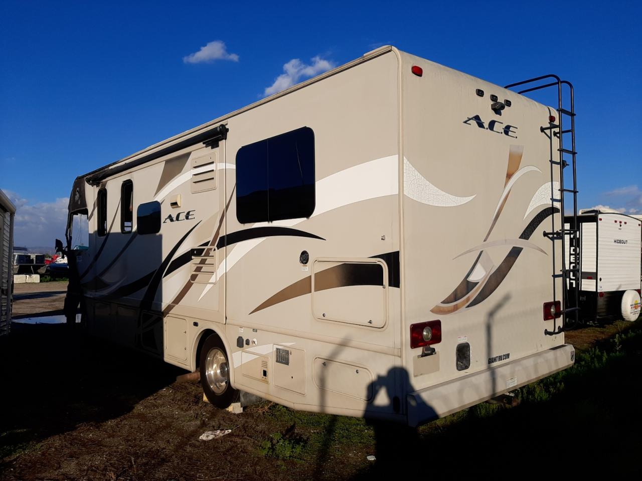 2016 THOR Motorhome VIN 1F64F5DY1F0A11517 photo 3