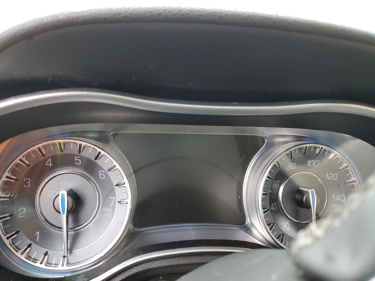 2018 Chrysler 300 VIN 2C3CCAEG0JH136632 photo 9