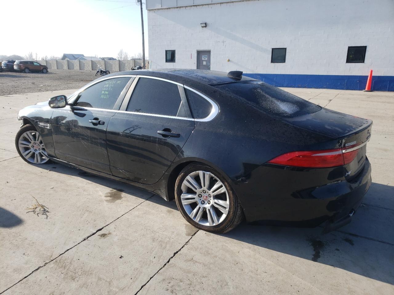 2016 JAGUAR Xf VIN SAJBJ4BV2GCY21231 photo 2