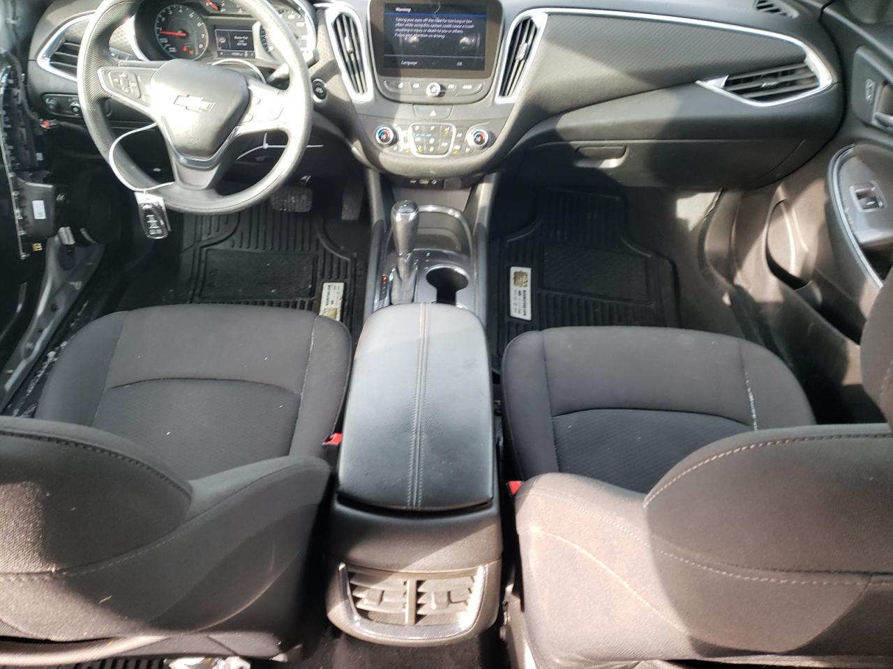 2019 Chev Malibu VIN 1G1ZD5ST1KF115991 photo 8