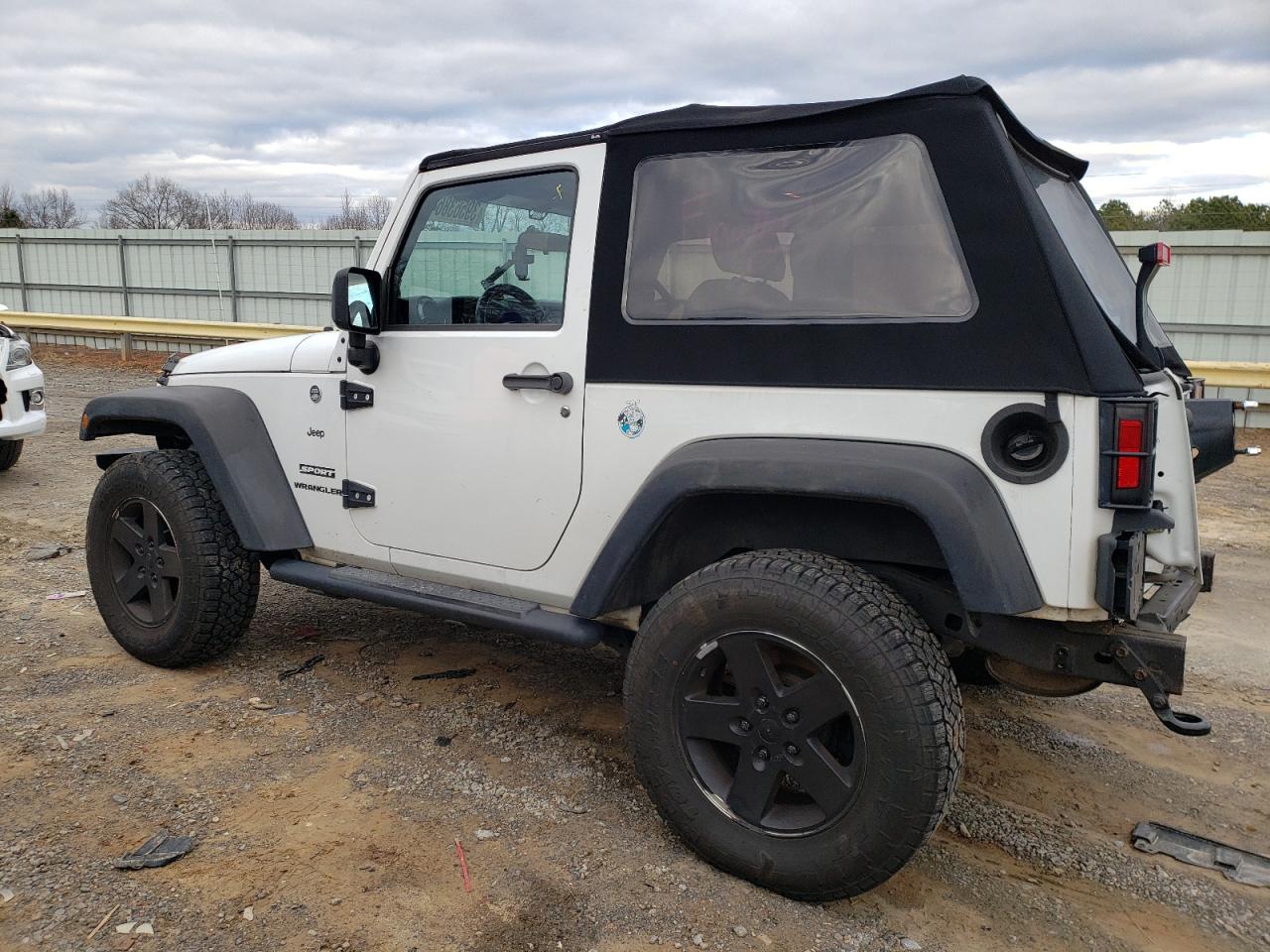 2012 Jeep Wrangler / VIN 1C4AJWAG1CL175697 photo 2