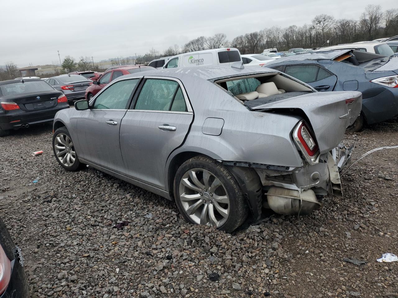 2018 Chrysler 300 VIN 2C3CCAEG0JH136632 photo 2