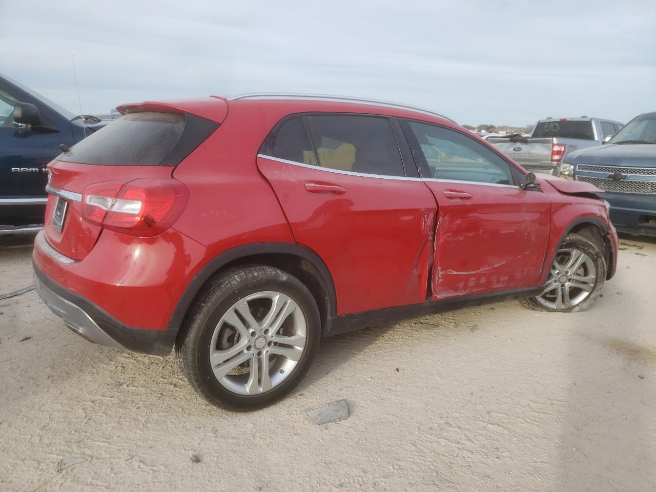 2017 MERCEDES-BENZ Gla-class VIN WDCTG4EB7HJ345908 photo 3