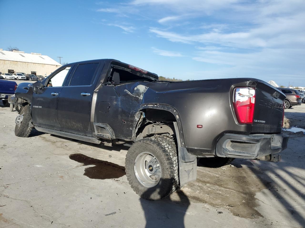 2021 Chevrolet All models VIN 1GC4YVEYXMF245798 photo 3