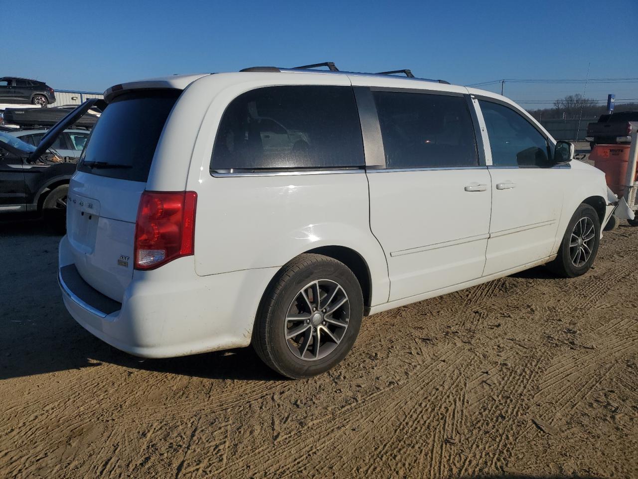 2017 Dodge Caravan VIN 2C4RDGCGXHR580906 photo 3