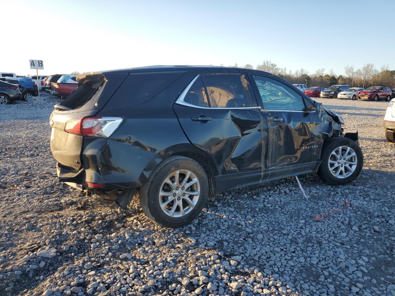 2018 Chevrolet Equinox VIN 3GNAXJEV5JL327810 photo 3