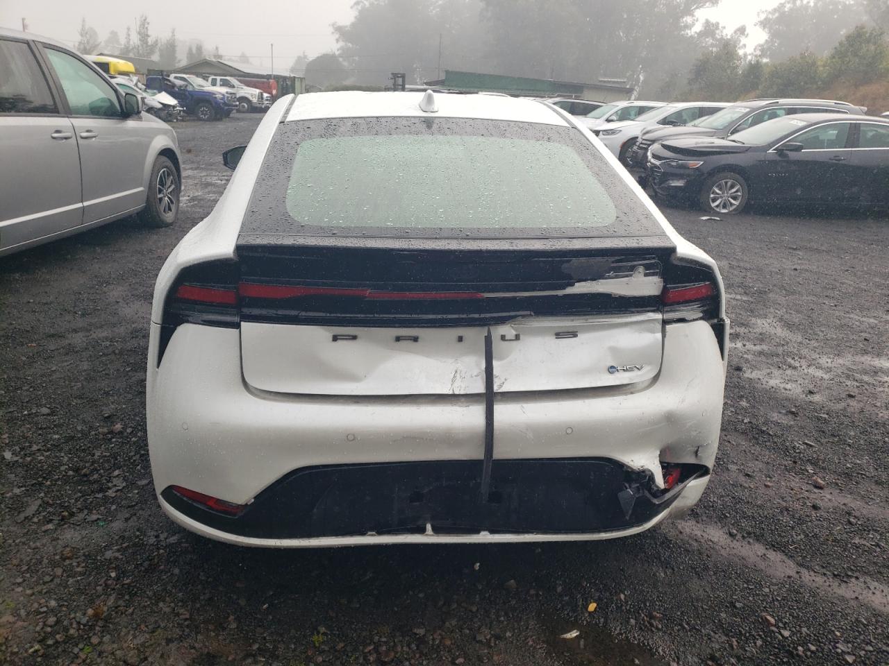 2024 Toyota Prius VIN JTDACAAU1R3016352 photo 6