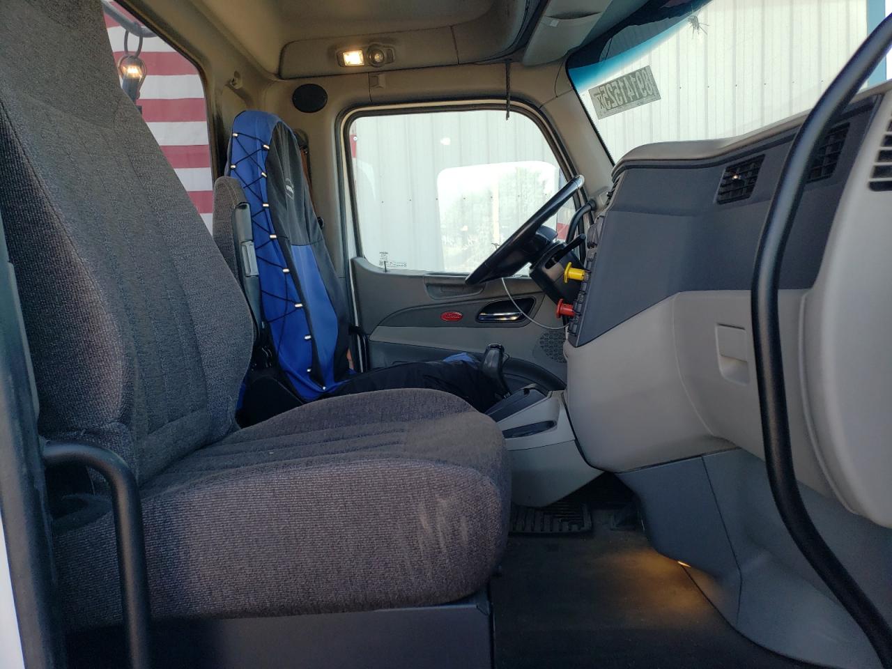 2018 PETERBILT All models VIN 1XPBDP9X2JD481223 photo 5