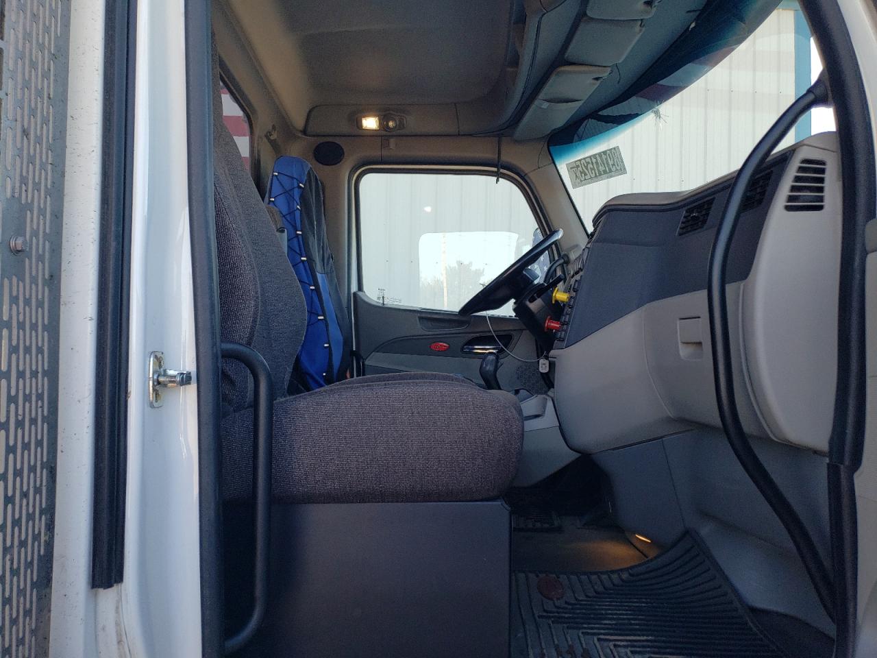 2018 PETERBILT All models VIN 1XPBDP9X2JD481223 photo 6