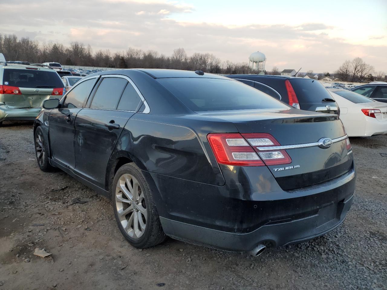 2013 Ford Taurus VIN 1FAHP2F82DG192449 photo 2