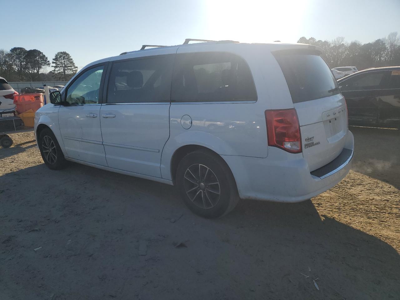 2017 Dodge Caravan VIN 2C4RDGCGXHR580906 photo 2