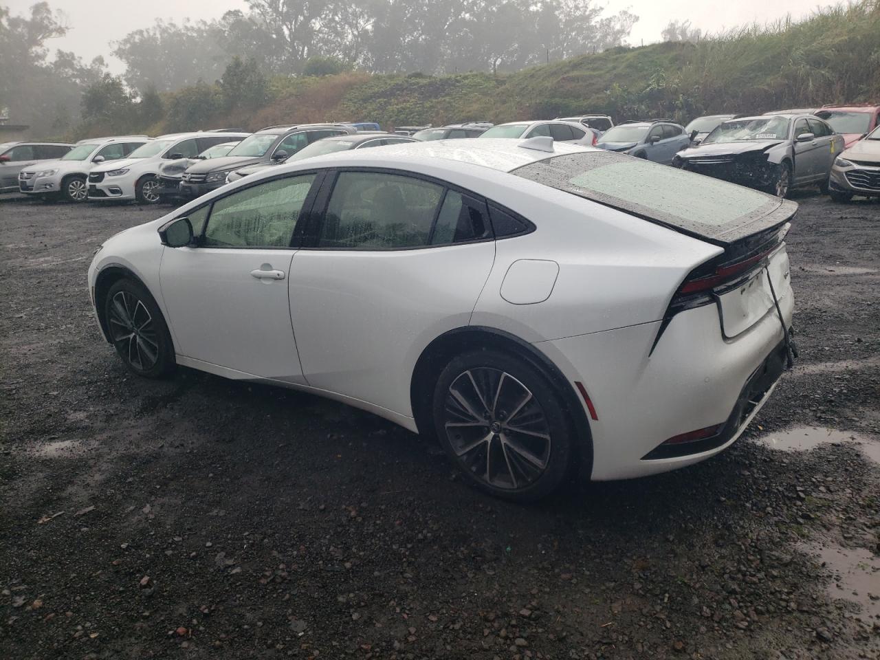 2024 Toyota Prius VIN JTDACAAU1R3016352 photo 2
