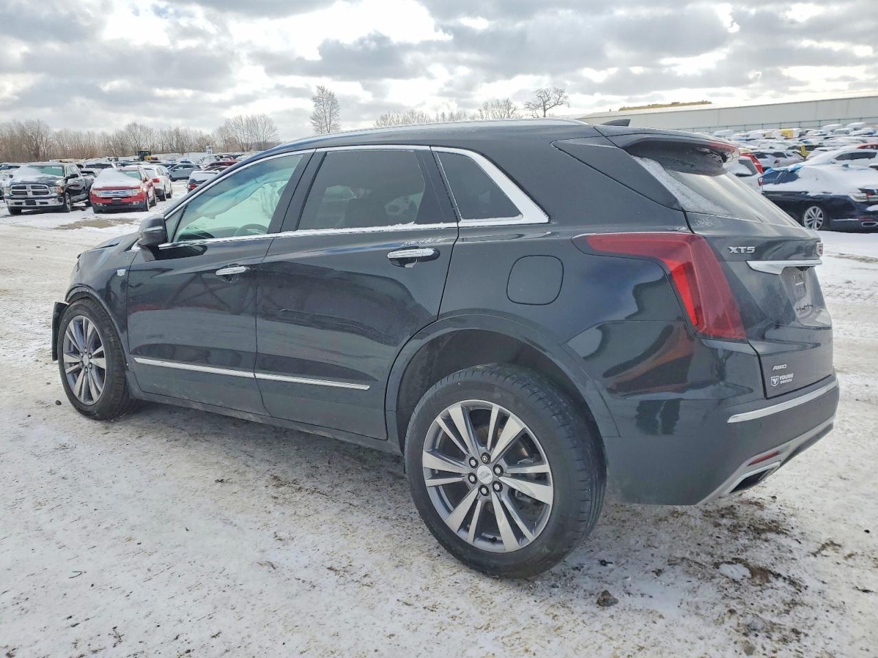 2024 Cadillac Xt5 VIN 1GYKNDRS5RZ741558 photo 2