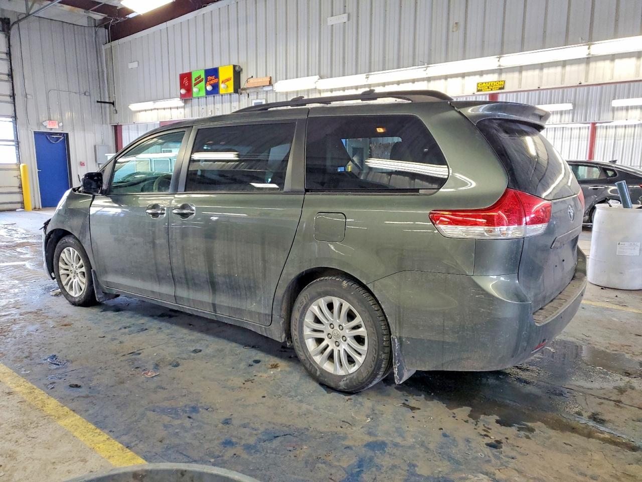 2014 Toyota All models VIN 5TDYK3DC1ES433088 photo 2