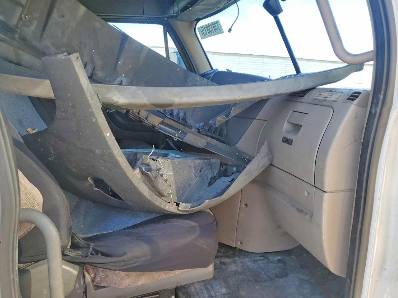 2018 FREIGHTLINER All other VIN 1FUJGLDR0JLJH9462 photo 5