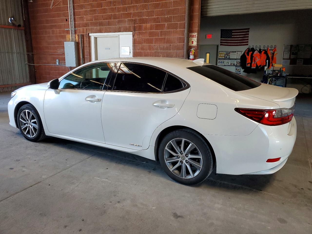 2016 Lexus Es300 VIN JTHBW1GG1G2105983 photo 2