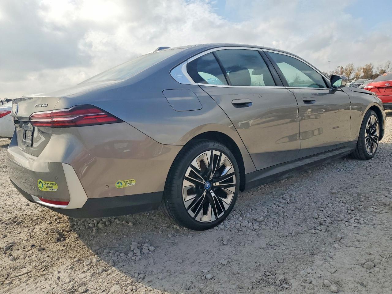2025 BMW I5 xdrive VIN WBY13HG09SCT34897 photo 3
