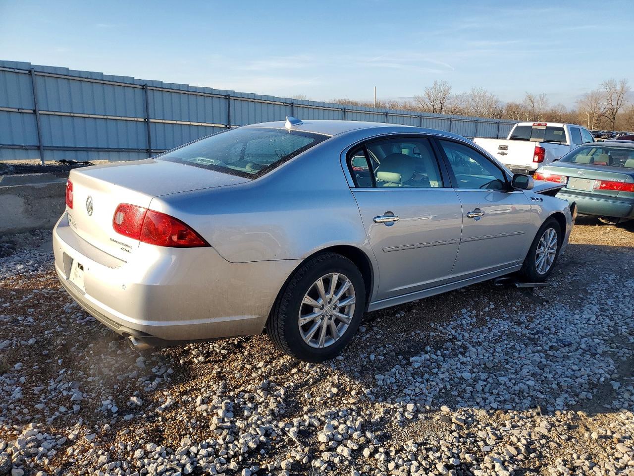 2011 Buick Lucerne VIN 1G4HC5EM5BU152351 photo 3