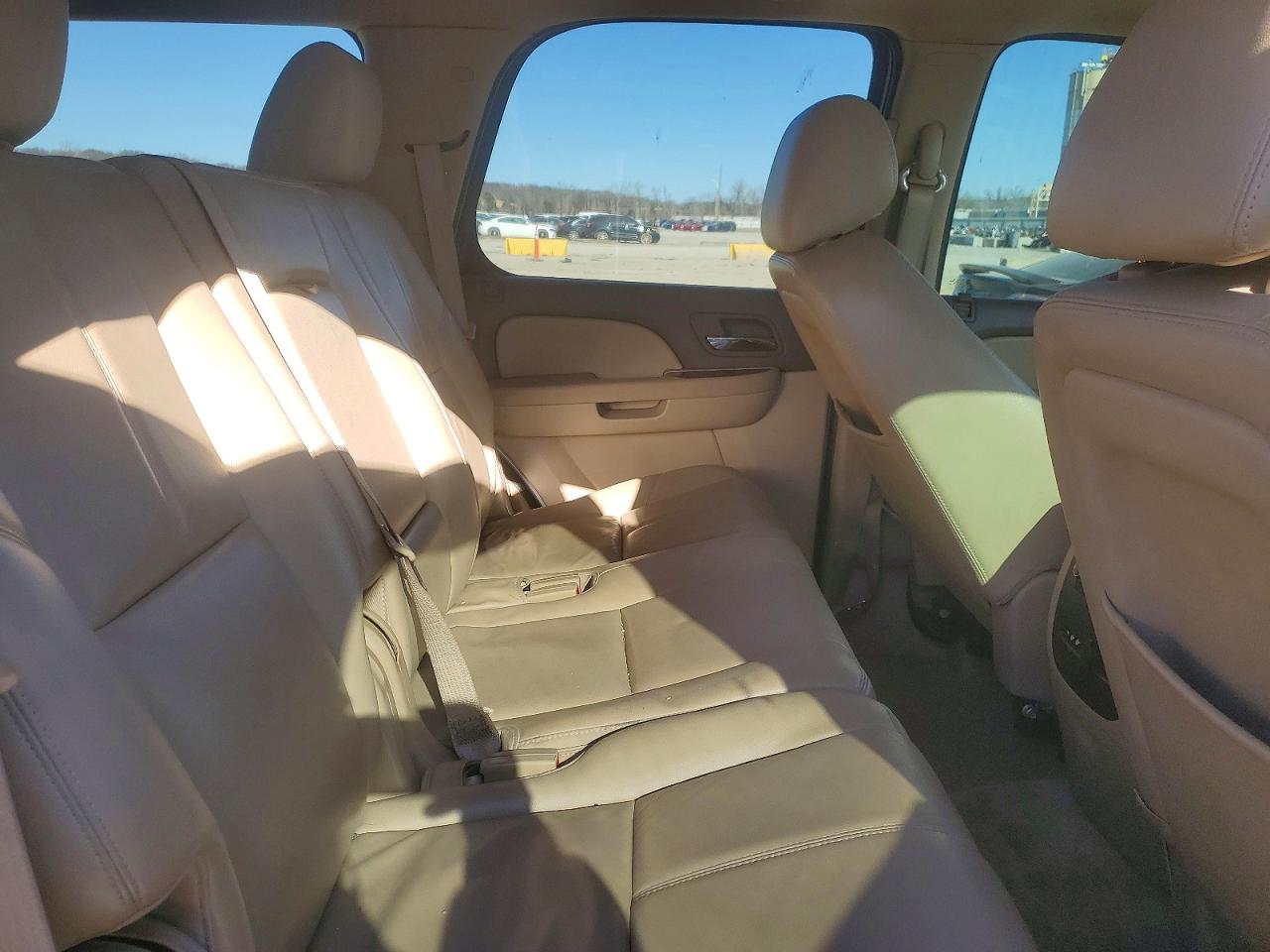 2012 Chev Tahoe VIN 1GNSCBE00CR141212 photo 11