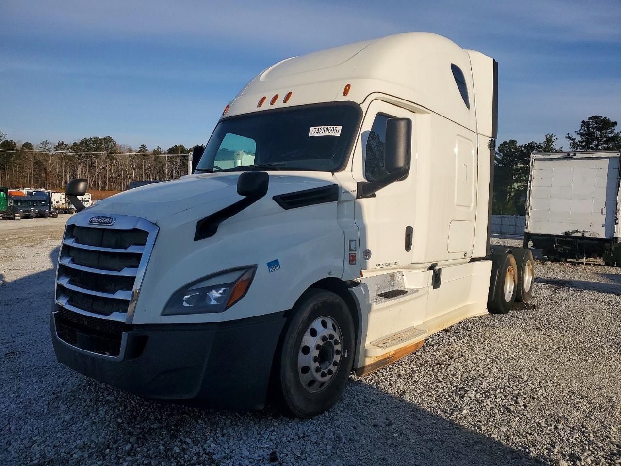 2019 FREIGHTLINER All other VIN 3AKJHHDR6KSKT6574 photo 2