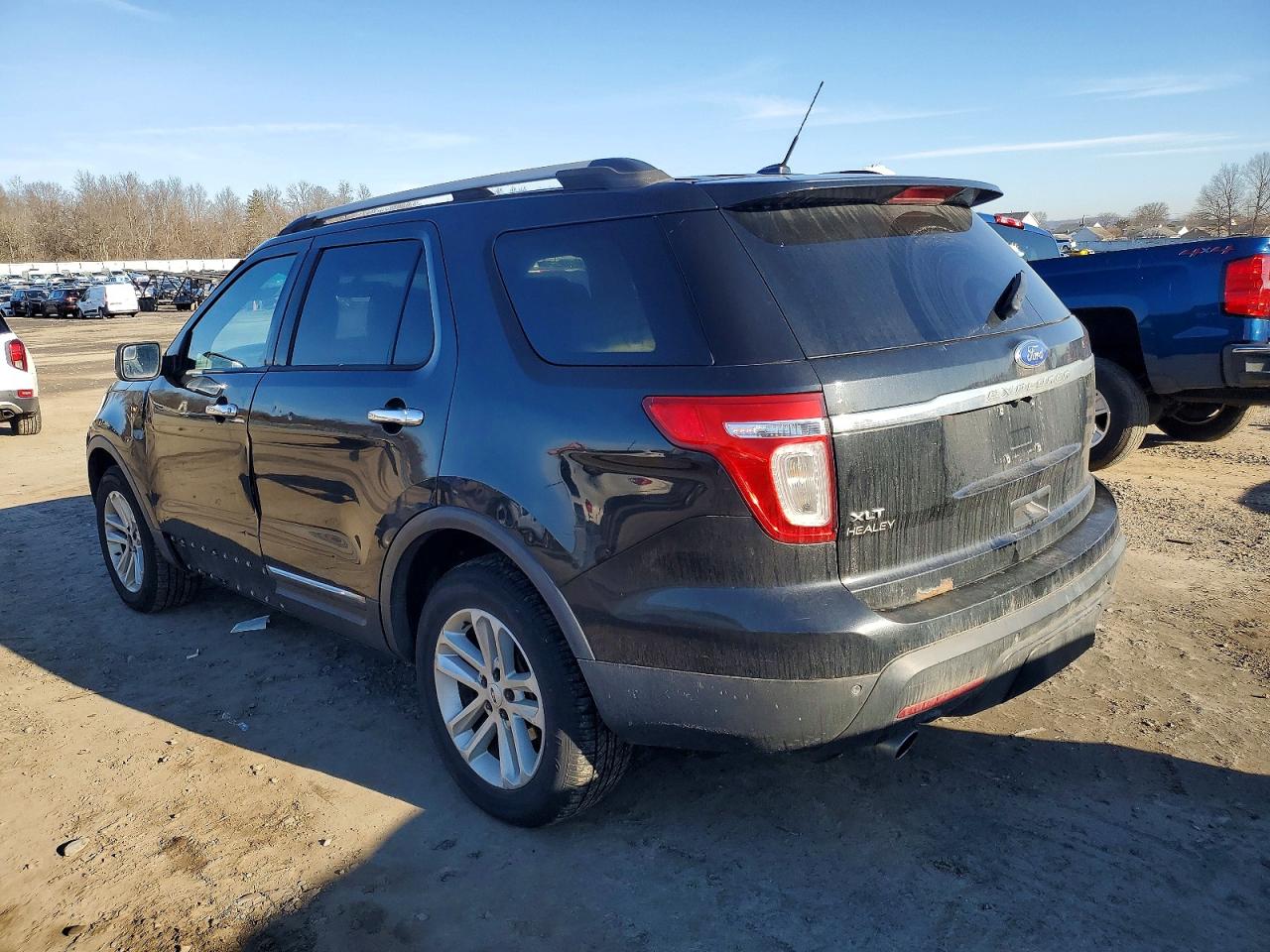 2011 Ford Explorer VIN 1FMHK8D80BGA48082 photo 2